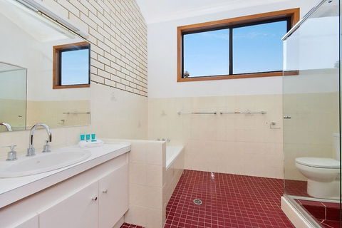Peninsula Court 5 - C Tourism 4
