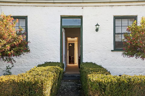 Cottage On James Circa:1855 - C Tourism 0