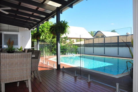 10 Double Island Drive Modern Family Home Centrally Located Swimming Pool & Outdoor Area - C Tourism 1