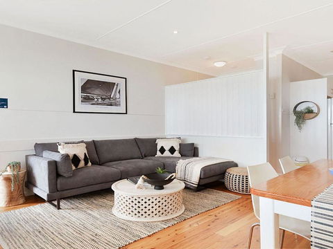 Ocean Blue Apartment One Oceanfront Apartment - C Tourism 4