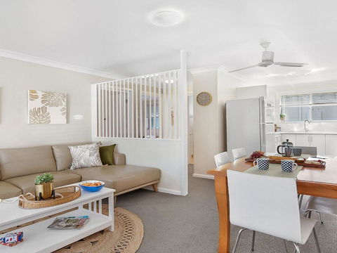 Ocean Blue Apartment Five Ground Floor Apartment - C Tourism 6