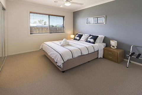 Pelican Landing Stunning Lake King Views - C Tourism 1