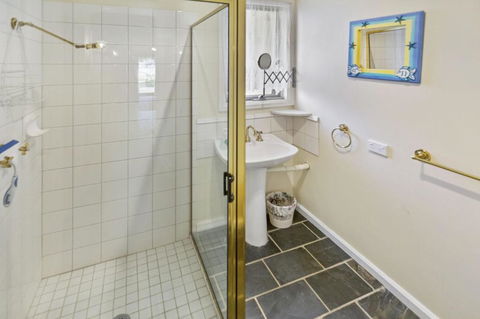 Cedar Cottage Close To Water & Pet Friendly - C Tourism 3