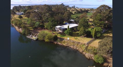 Bluff View River House Stunning Riverfront - C Tourism 2