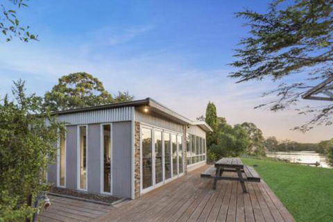 Bluff View River House Stunning Riverfront - C Tourism 0