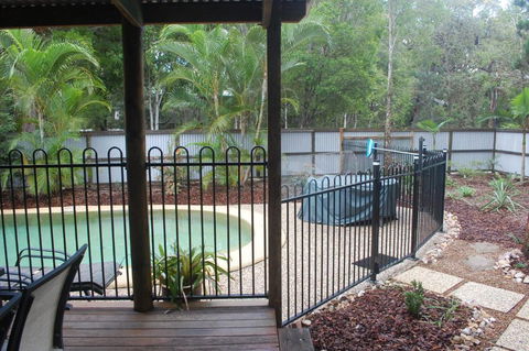 1 Naiad Court Lowset Family Home With Swimming Pool & Covered Deck. Pet Friendly - C Tourism 4