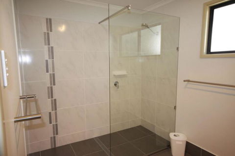 1 Naiad Court Lowset Family Home With Swimming Pool & Covered Deck. Pet Friendly - C Tourism 2