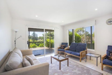 11 Riley St. Stylishly Modern - C Tourism 1
