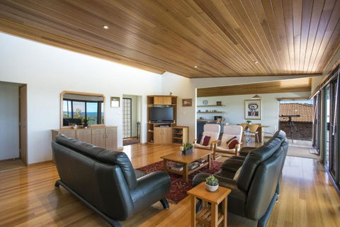 Elevated Views At Burrill Lake 17 Canberra Cres - C Tourism 4