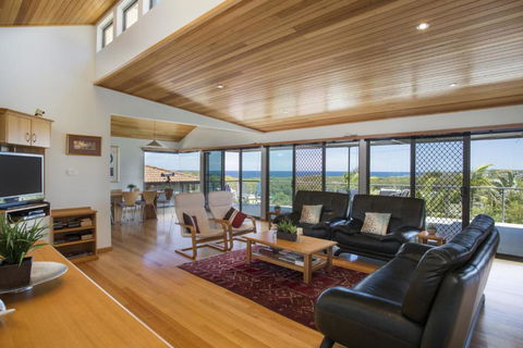 Elevated Views At Burrill Lake 17 Canberra Cres - C Tourism 6