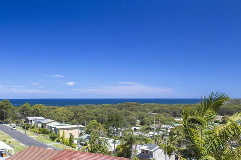 Elevated Views At Burrill Lake 17 Canberra Cres - C Tourism 3