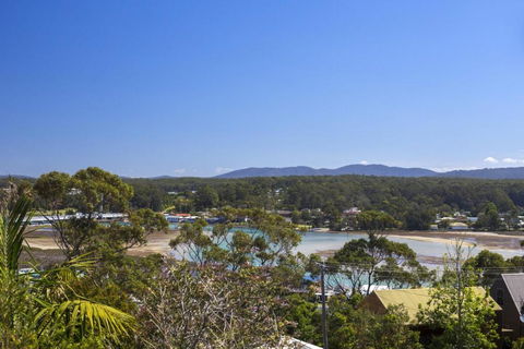 Elevated Views At Burrill Lake 17 Canberra Cres - C Tourism 5