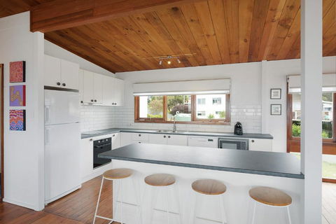 17 Dulling Street Beach House - C Tourism 1