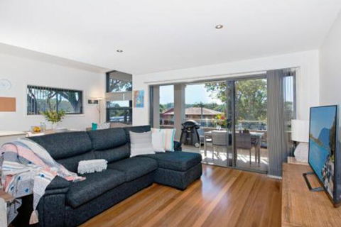 Suibhne Modern Unit Opposite River - C Tourism 4