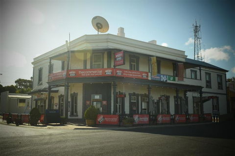 Commercial Hotel Morgan - C Tourism 1