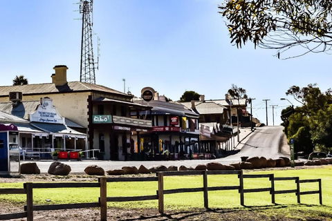 Commercial Hotel Morgan - C Tourism 5