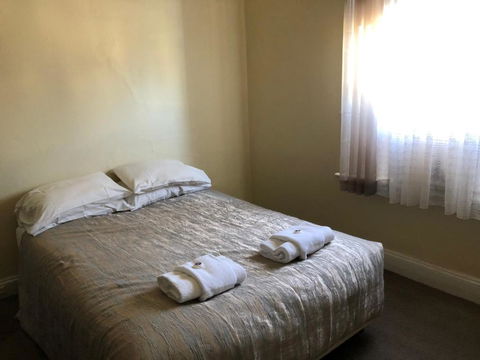 Commercial Hotel Morgan - C Tourism 6