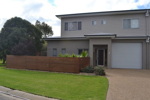 Waterview- Stoneleigh At Yarra - C Tourism 1