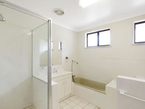 37 Mort Avenue - C Tourism 3