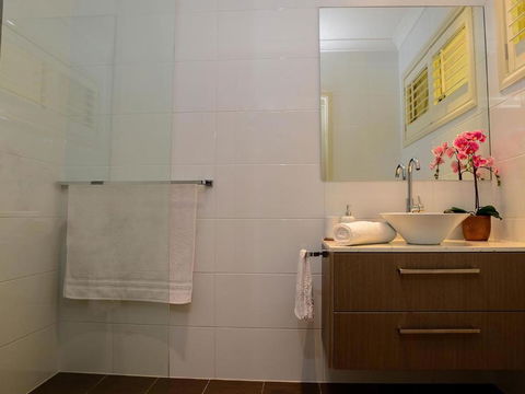 Magnificent Lakeview House Long Jetty - C Tourism 3