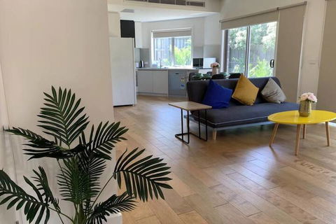 Delicate Bundoora Townhouse 10 - C Tourism 4