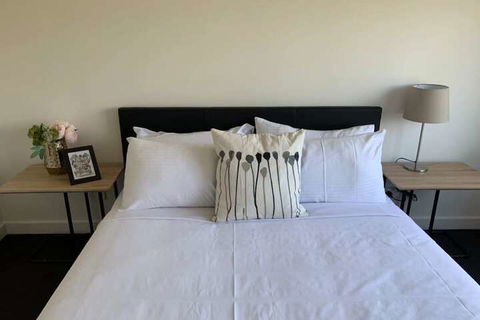 Delicate Bundoora Townhouse 10 - C Tourism 6