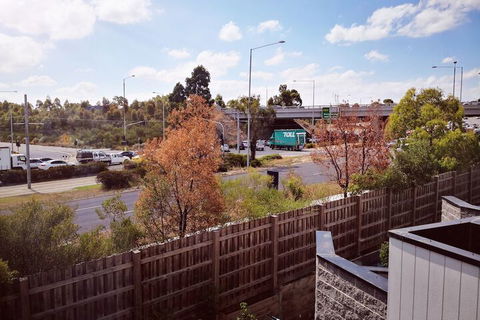 Delicate Bundoora Townhouse 10 - C Tourism 7