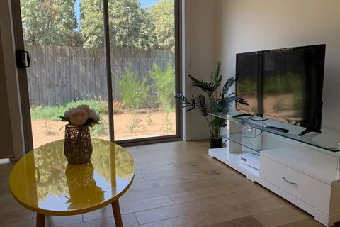 Delicate Bundoora Townhouse 10 - C Tourism 5