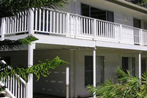 Wonky Pine Beach House NARRWALLEE 4 Bedroom - C Tourism 0