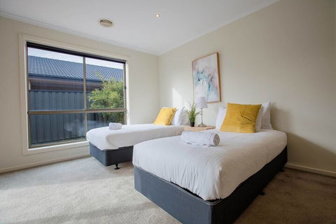 Spacious Lovely Home In Point Cook - C Tourism 1