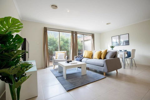 Spacious Lovely Home In Point Cook - C Tourism 5