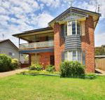 The Crescent Pet Friendly 1 Min to Beach - C Tourism