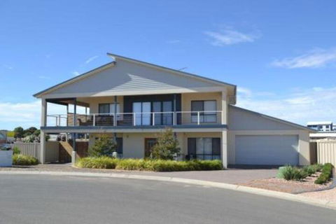 Gizmos Retreat - C Tourism 0