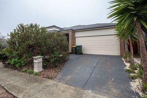 Gorgeous 4BR Home In Point Cook - C Tourism 6