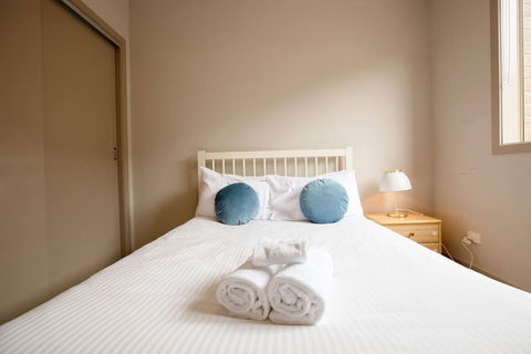 Gorgeous 4BR Home In Point Cook - C Tourism 4