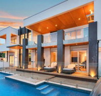 Opulent Oasis - C Tourism