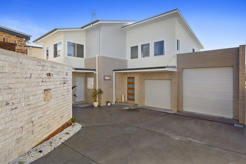 Dolphin Studio Apartment 1a Ocean Street - C Tourism 1