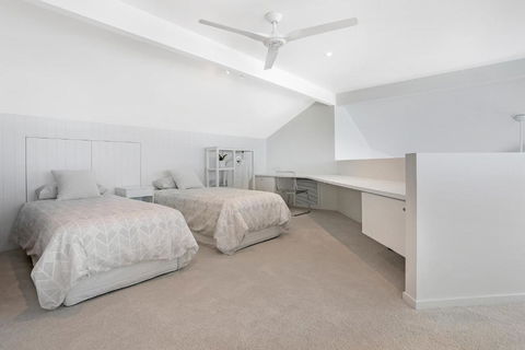 Beachside Luxury Sunrise Beach - C Tourism 1