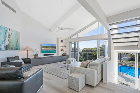 Beachside Luxury Sunrise Beach - C Tourism 4