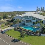 Beachside Luxury Sunrise Beach - C Tourism 0