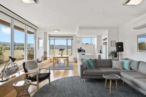 POINT GREY APARTMENT ONE VIEWPOINT - C Tourism 5