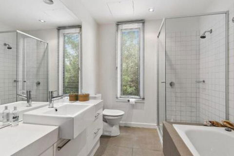 POINT GREY APARTMENT ONE VIEWPOINT - C Tourism 6