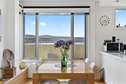 POINT GREY APARTMENT ONE VIEWPOINT - C Tourism 4