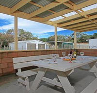 Ohio one street back from beach access - C Tourism