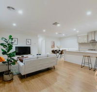 118 Refreshing 3BR Werribee Family House - C Tourism