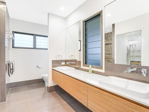 WATERFRONT HOME BORDERING MOOLOOLABA - C Tourism 1
