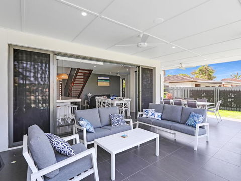 WATERFRONT HOME BORDERING MOOLOOLABA - C Tourism 3