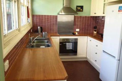 Redruth 2 Bedroom Cottage Situated In Wandiligong - C Tourism 3