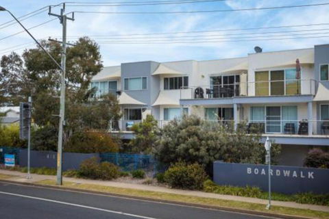 Luxury Boardwalk Apartment Unit 7 - C Tourism 3