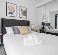 Taste of Art Stunning Townhouse Stayatmoonee Ponds - C Tourism